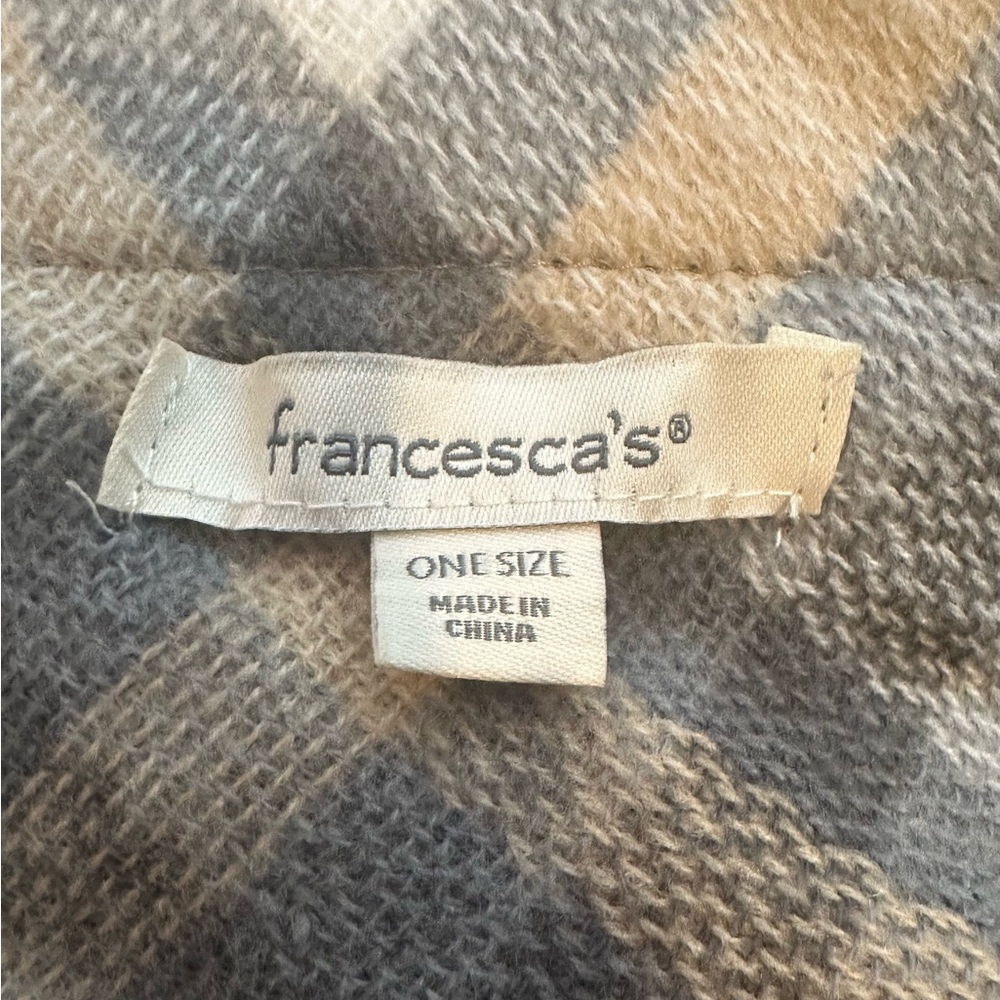 Francesca's Collections Plaid Fall shawl wrap cape poncho in Gray/crm - Picture 2 of 4